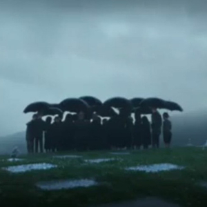 妺妺晚上扒我内裤玩我动漫
